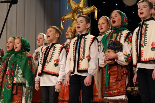 Вихованці вокального ансамблю "Джерельце" Калуського НВК взяли участь в обласній Розколяді