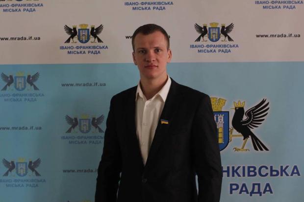 Віталій Мерінов відстоює зелену зону берегу річки Бистриця Надвірнянська  | Фото: прес-служба партії