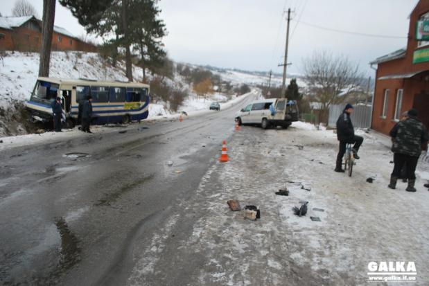  55-річний водій &ldquo;Фіату&rdquo; з Тернопільщини виїхав на зустрічну смугу, де врізався в автобус
