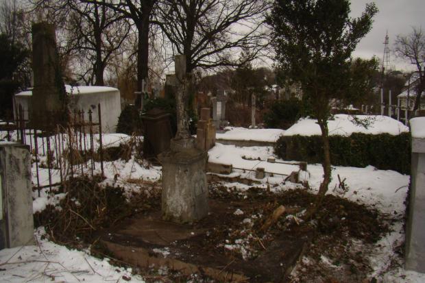 Активісти складають список похованих на старому цвинтарі | Фото: Василь Фіцак