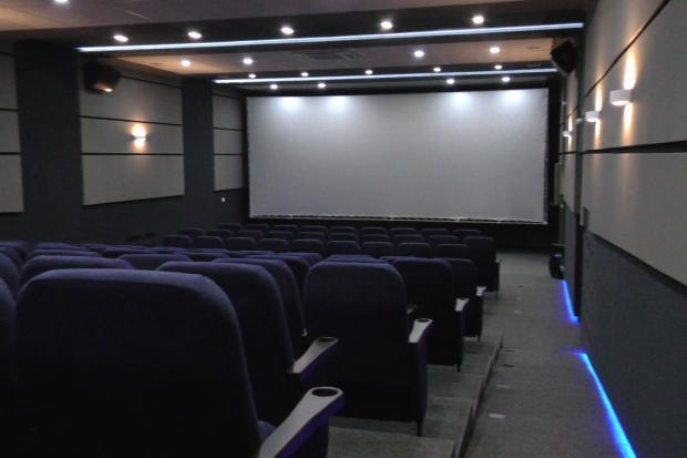 Наразі кінозал обслуговують силами працівників &laquo;Мінералу&raquo;