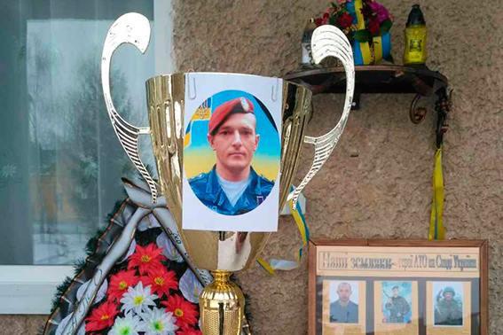 Змагання з волейболу відбуваються у рідній школі Петра Остап'юка