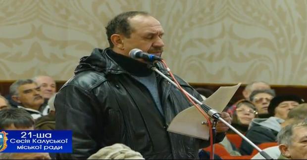 Технічний стан автобусів незадовільний, не видають квитків, немає кондукторів, зазначив пенсіонер | Фото: Скрін з відео