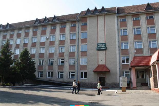 У лікарнях Івано-Франківська обмежать відвідування пацієнтів 