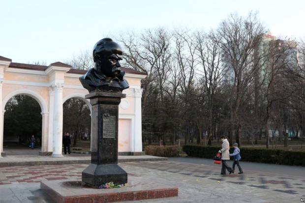 Встановлений на кошти калушан пам'ятник тепер став візитною карткою Сімферополя, символом українського Криму і незл