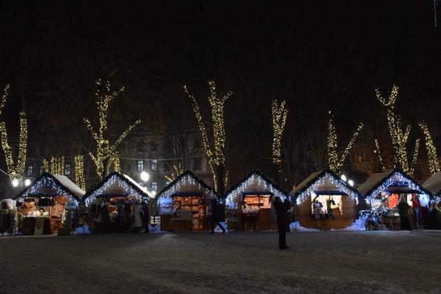 Загалом в Івано-Франківську туристи під час новорічно-різдвяних свят витратили понад 80 млн. гривень.  | Фото: Руслан Ма