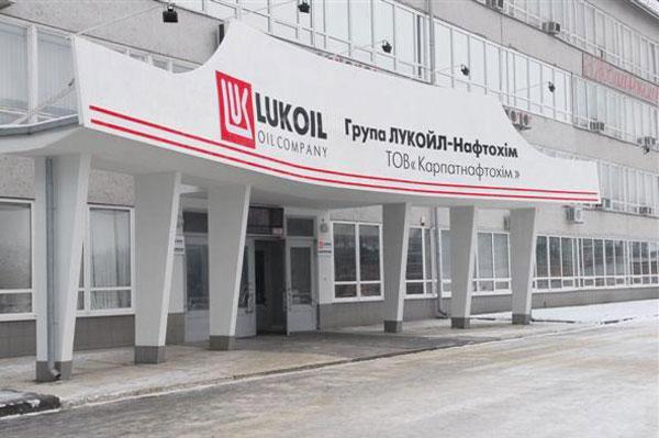 З 2012 року "Карпатнафтохім" простоює через неповернення державою ПДВ та проблем зі збутом
