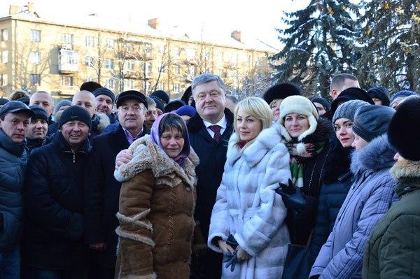 Президент на Прикарпатті зустрівся з чиновниками та пересічними людьми | Фото: firtka.if.ua
