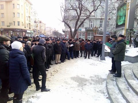 У Франківську мітингують правоохоронці та силовики &ndash; обіцяють заблокувати роботу Пенсійного фонду | Фото: versii.i