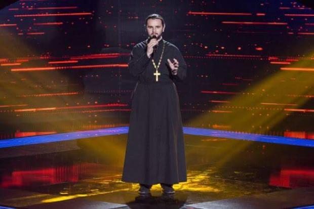 Священик вразив глядачів своїми дописами у соцмережі 