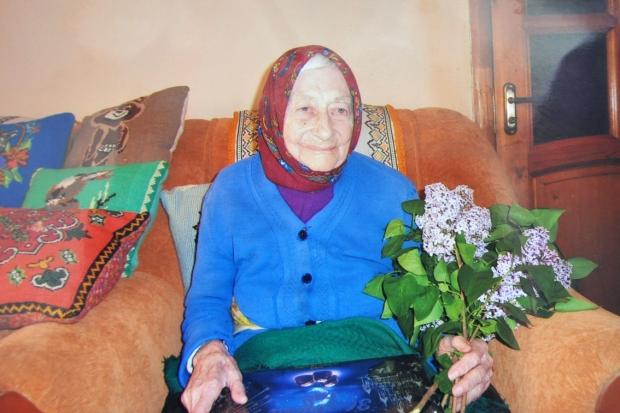 У віршах Ганна Михайлівна з любов&rsquo;ю описує повсякденні, здавалося б, рутинні справи &mdash; роботу на городі, в са