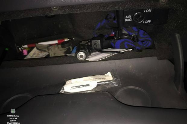 Водій не мав жодних документів на пістолет і не міг пояснити, звідки у нього зброя