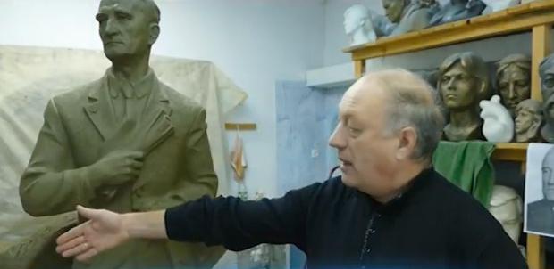 Ігор Семак вирішив зобразити полковника армії УНР у цивільному одязі