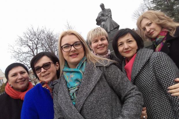 Калушанки і Шевченко | Фото: Лариса Юрчишин/Facebook