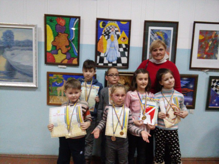 Юні шахісти з Кімнати школяра привезли з обласних змагань перемоги