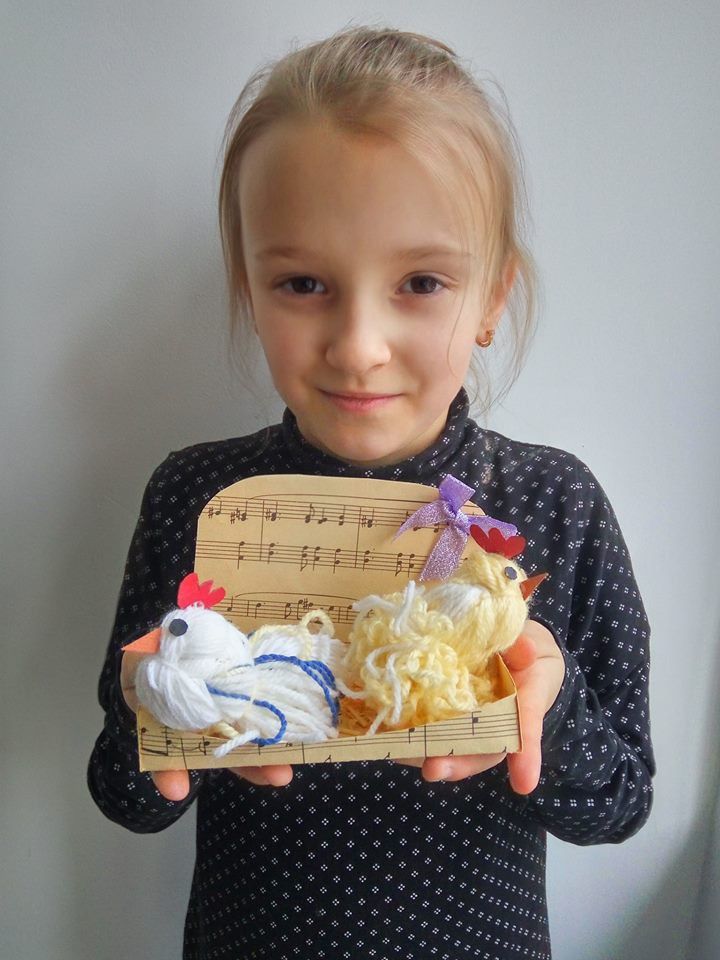 Щасливий творець пасхальної композиції | Фото: Музейно-виставковий центр Калуша