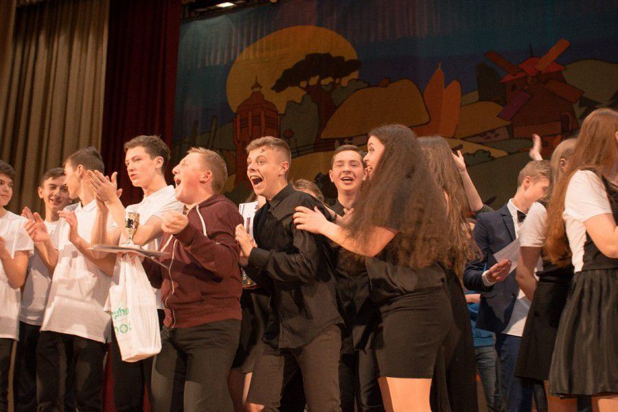 Переможців фіналу &mdash; команду десятої школи-ліцею &laquo;В десятку&raquo; нагородили поїздкою на море у Болгарію | Ф