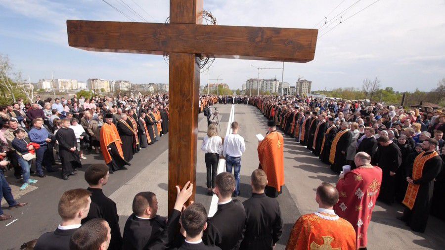 Ілюстрація. Особливістю цьогорічної Хресної ходи стане те, що всі образи стацій Хресної Дороги нестимуть військовослужбо