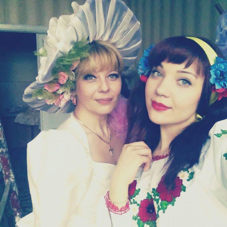 Вдова Дембіцька у виконанні Наталії Табачук допомагає козакові Варенику, який за всяку ціну хоче потрапити в дворянство 