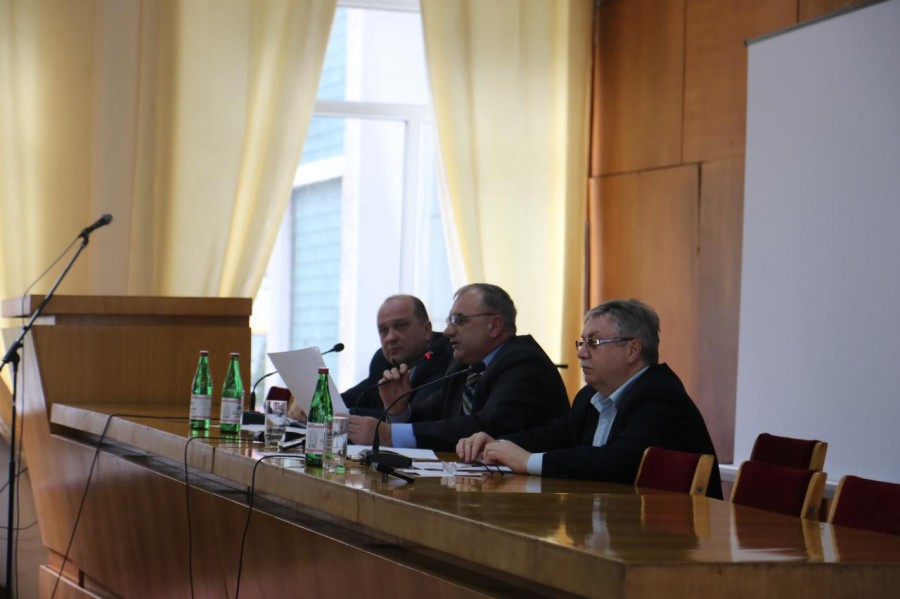 Депутати відзначили, що доставлення пацієнтів з віддалених населених пунктів до лікарні у пропонованому Калуському окруз