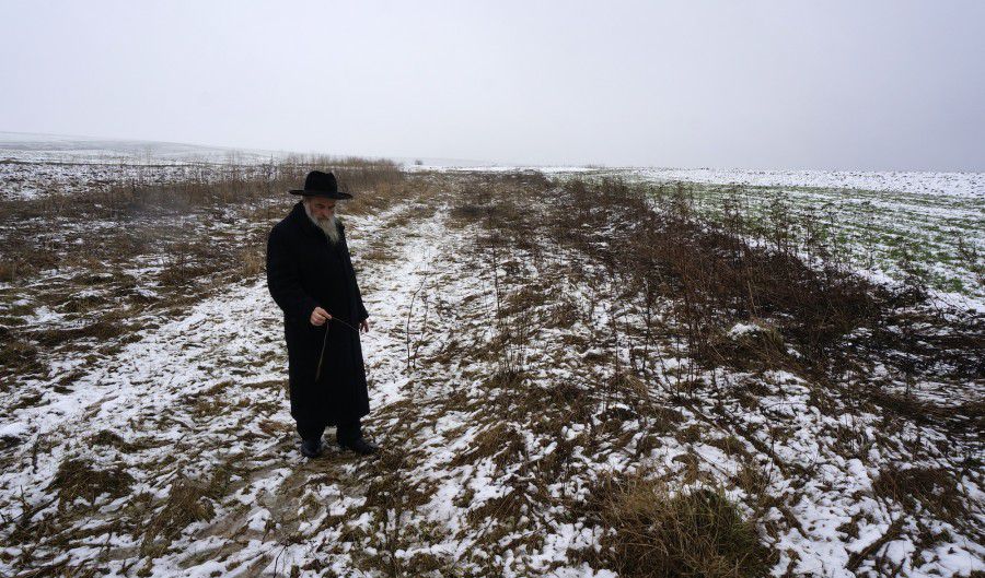 Цього року ми зробимо більше, аби вшанувати померлих, які лежать тут, зазначив Мойше Колесник | Фото: Джей Осборн