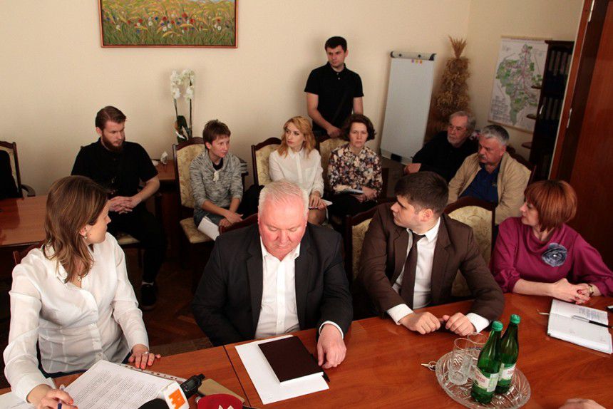 На засіданні була присутня голова благодійного фонду "Дім Сірка" Наталія Когут