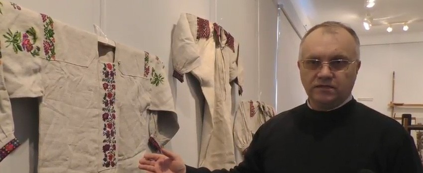 Старший науковий співробітник краєзнавчого музею Калущини Іван Тимів кожну річ, яка представлена на виставці, називає ет