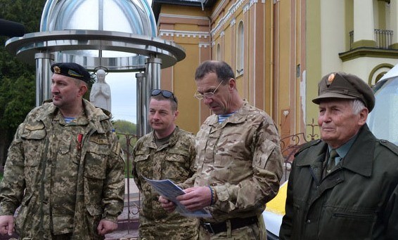 Гуманітарну допомогу доставлять учасники АТО з Тисмениці своїм бойовим побратимам на передову