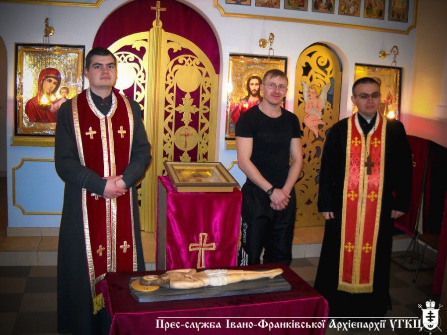 Роботу було завершено на початку Страсного тижня