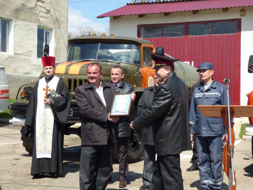 Із 25 місцевих пожежних команд області Олешанська команда &ndash; єдина, яка відтепер має в користуванні три автомобілі,