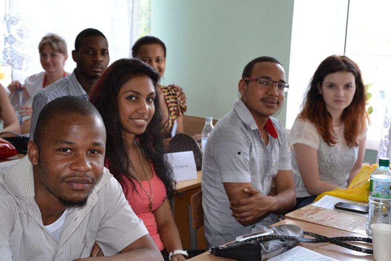 Планується іспит на знання 3 мов: української, англійської та російської