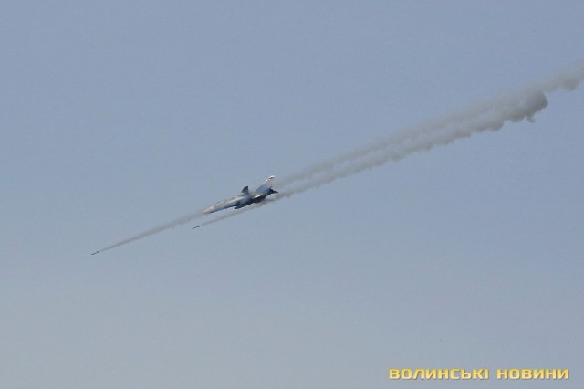 У рамках зборів відбулось і відпрацювання авіаударів з бомбардувальників по наземних цілях