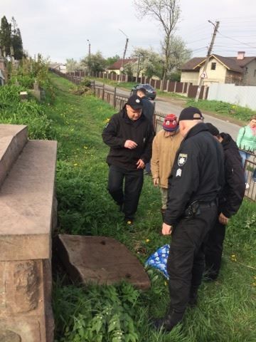 У жінки вилучили повну торбу з людськими черепами