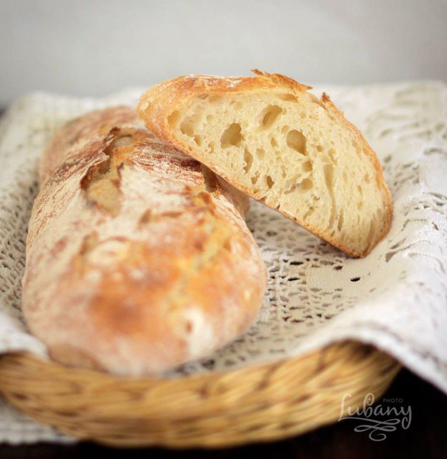 Ввечері перемішуємо всі інгредієнти до однорідності, а вранці випікаємо хліб