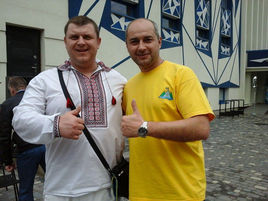 Назар Павлів у Калуші зустрів брата, пишуть у соцмережах | Фото: Віктор Павлів