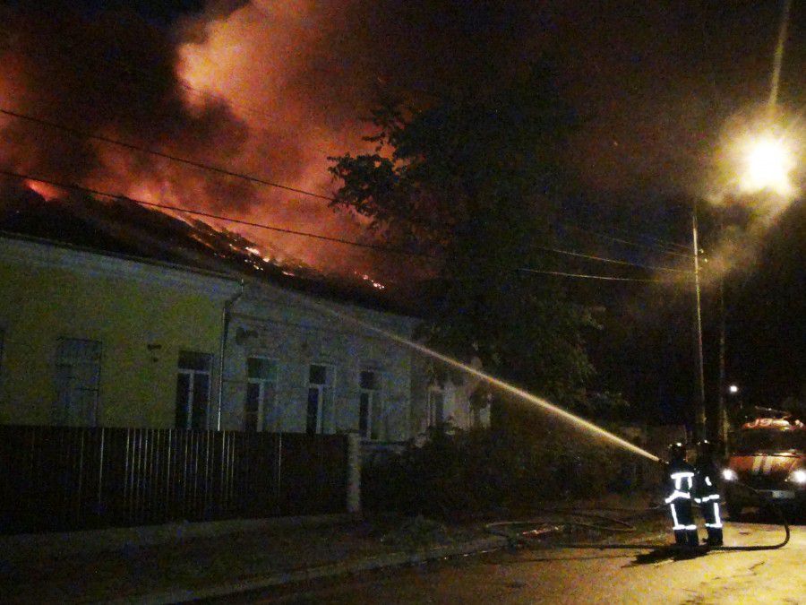 Виникла пожежа житлового будинку по вулиці Національної Гвардії в Івано- Франківську