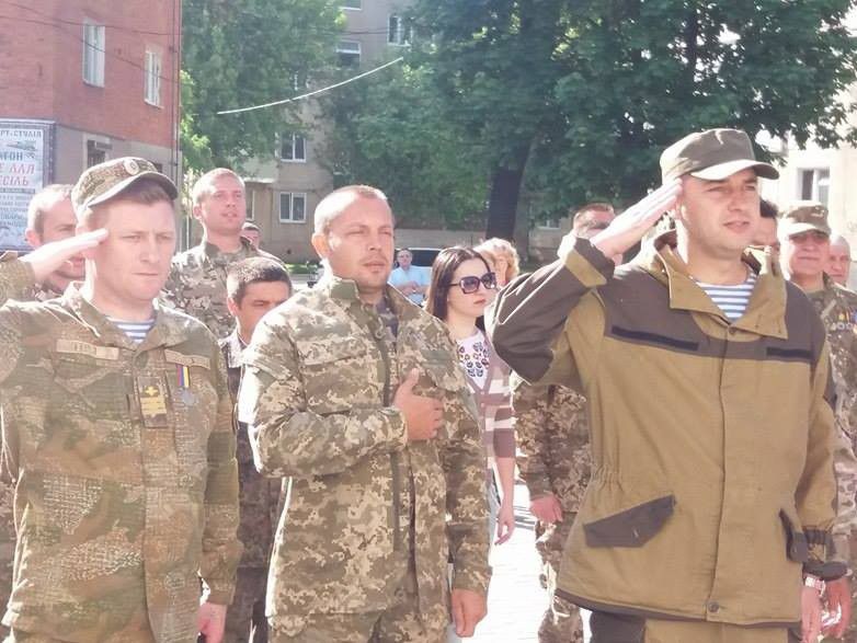 З нагоди вшанування Дня Героїв відбулося покладання квітів