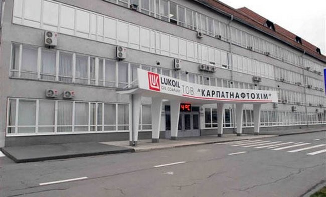 З 2012 року "Карпатнафтохім" простоює через неповернення державою ПДВ та проблеми зі збутом