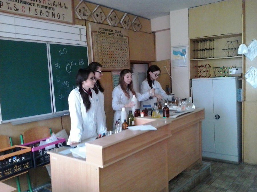 Найбільший резонанс ця презентації алхімії викликала у школярів наймолодших класів | Фото: Sergey Kurta