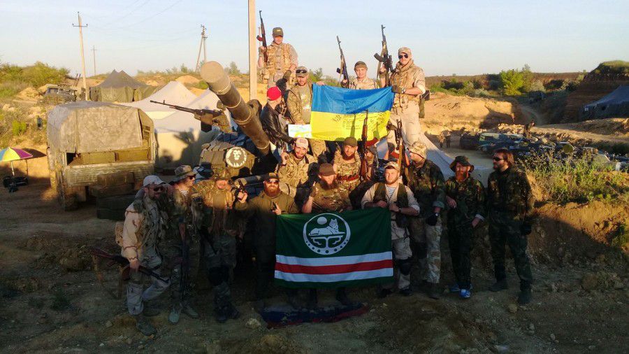 На знімальному майданчику &mdash; шість десятків ветеранів АТО, серед яких калушанин Володимир Безрукий | Фото: Ігор Кір