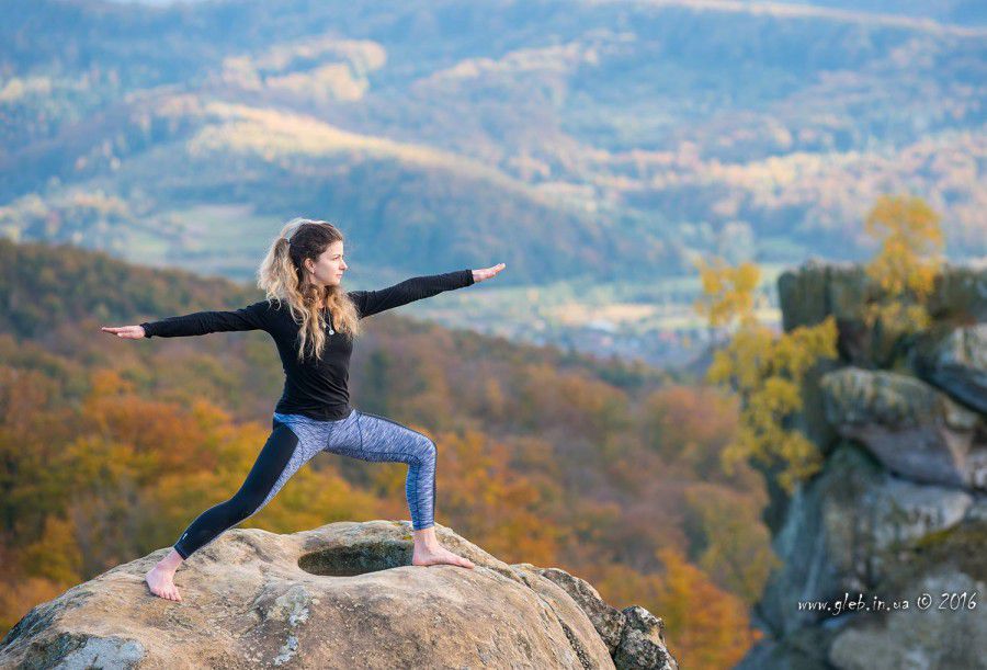 Йогою можна займатися усюди | Фото: зі сторінки Olesia Dolynka
