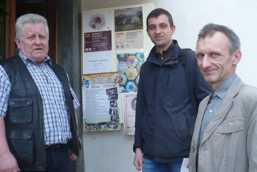 Олег Відливаний (посередині) та Богдан Яневич (справа) проводять маршрути, які започаткувала колишній директор музейно-в