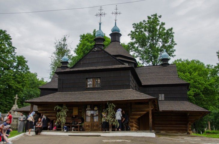 На цей час біля Благовіщенської церкви цілодобово чергує поліція