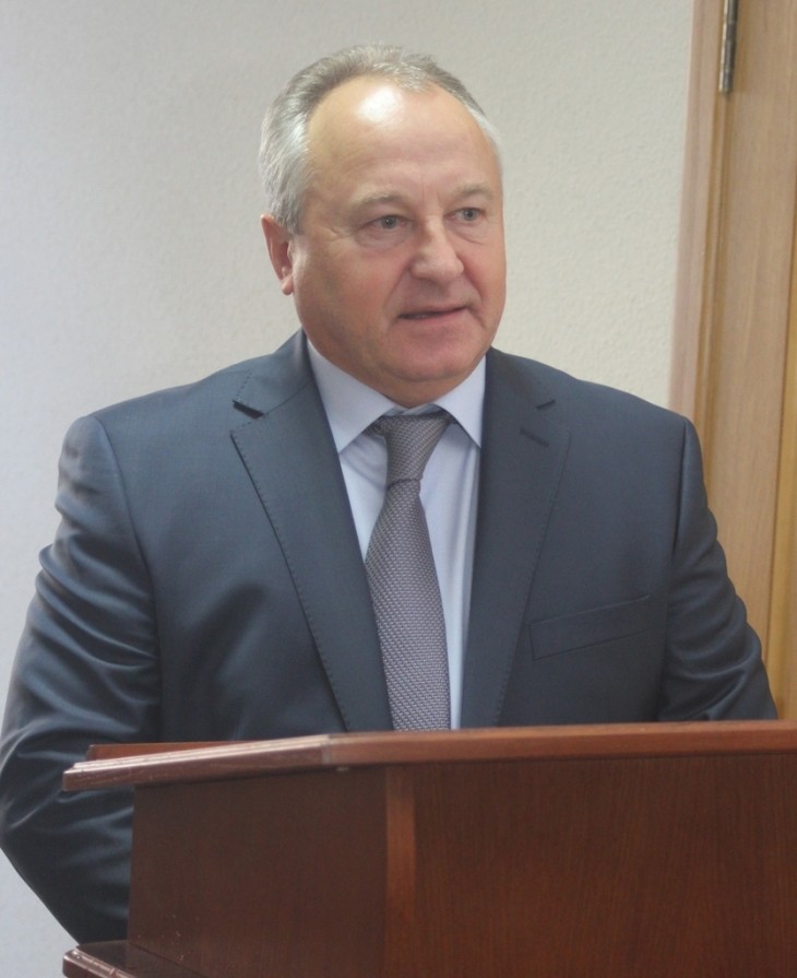 За інформацією ЗМІ, коли патрульні почали оформляти протокол, колишній суддя почав відговорюватися, нібито взагалі не їх