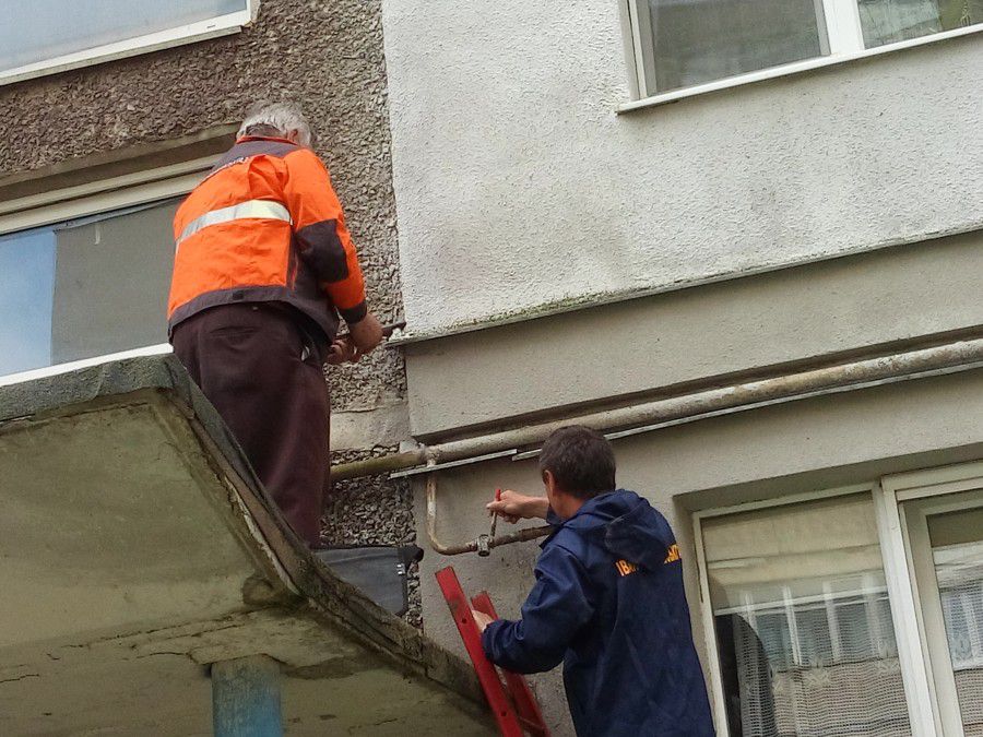 Газовики розпочали перевірку із зовнішніх мереж. У квартири "стукатимуть" по обіді | Фото: Тетяна Кіндюх