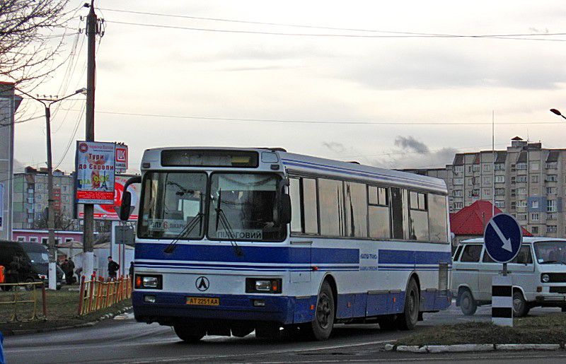 Два додаткові пільгові рейси автобусів пустили з 1 червня на Залісся
