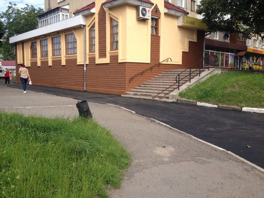 Ремонту дороги у цьому дворі люди чекали кілька років