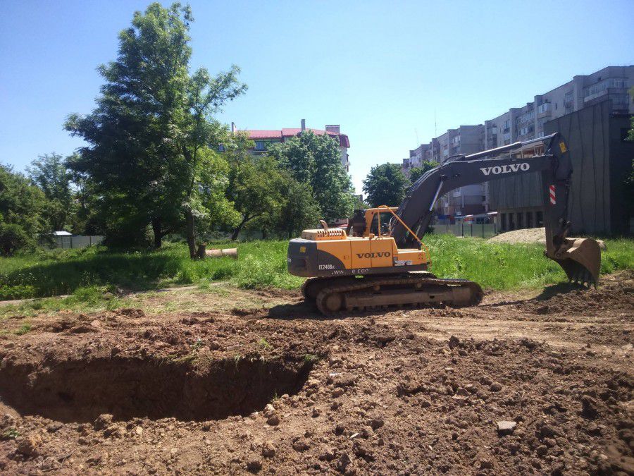 Незабаром на пустирі постане багатоповерхівка з кількома під'їздами