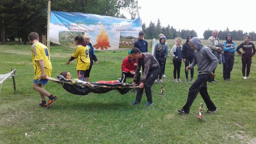 Програма перебування дітей у таборі супроводжується різноманітними науково-пізнавальними, патріотично-виховними та культ