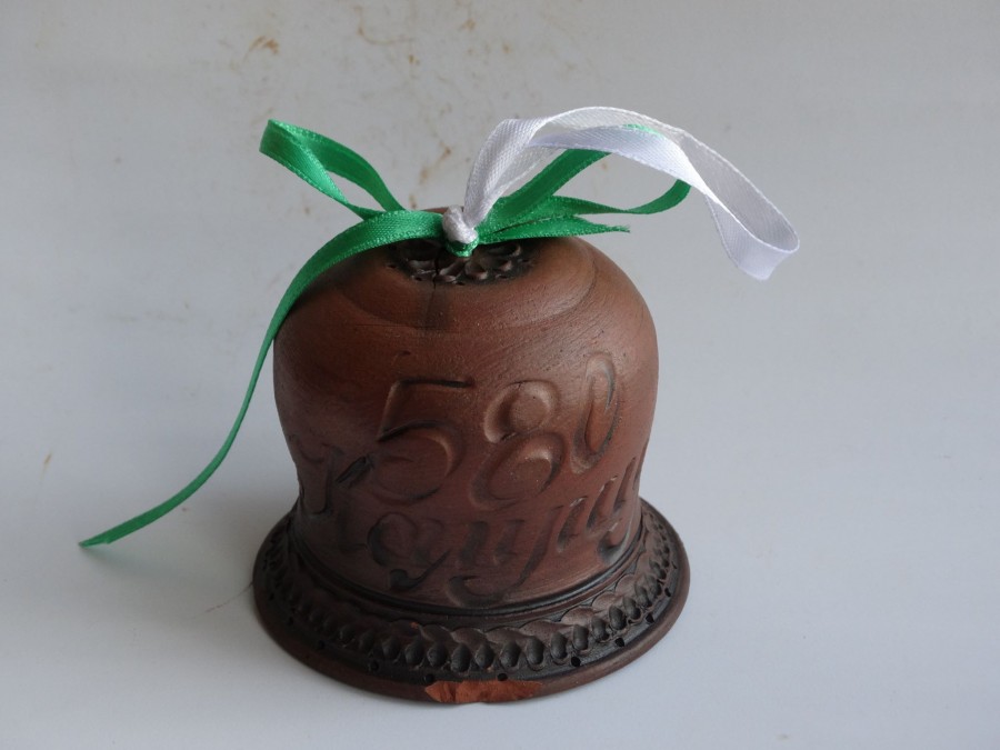 Дзвоник виготовлений майстринею із Богородчан до 580-річчя першої згадки про Калуш